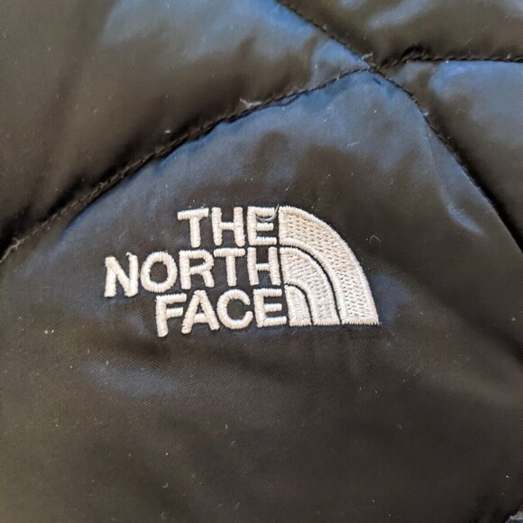The North Face women's black 550 down filled vest - Picture 7 of 13